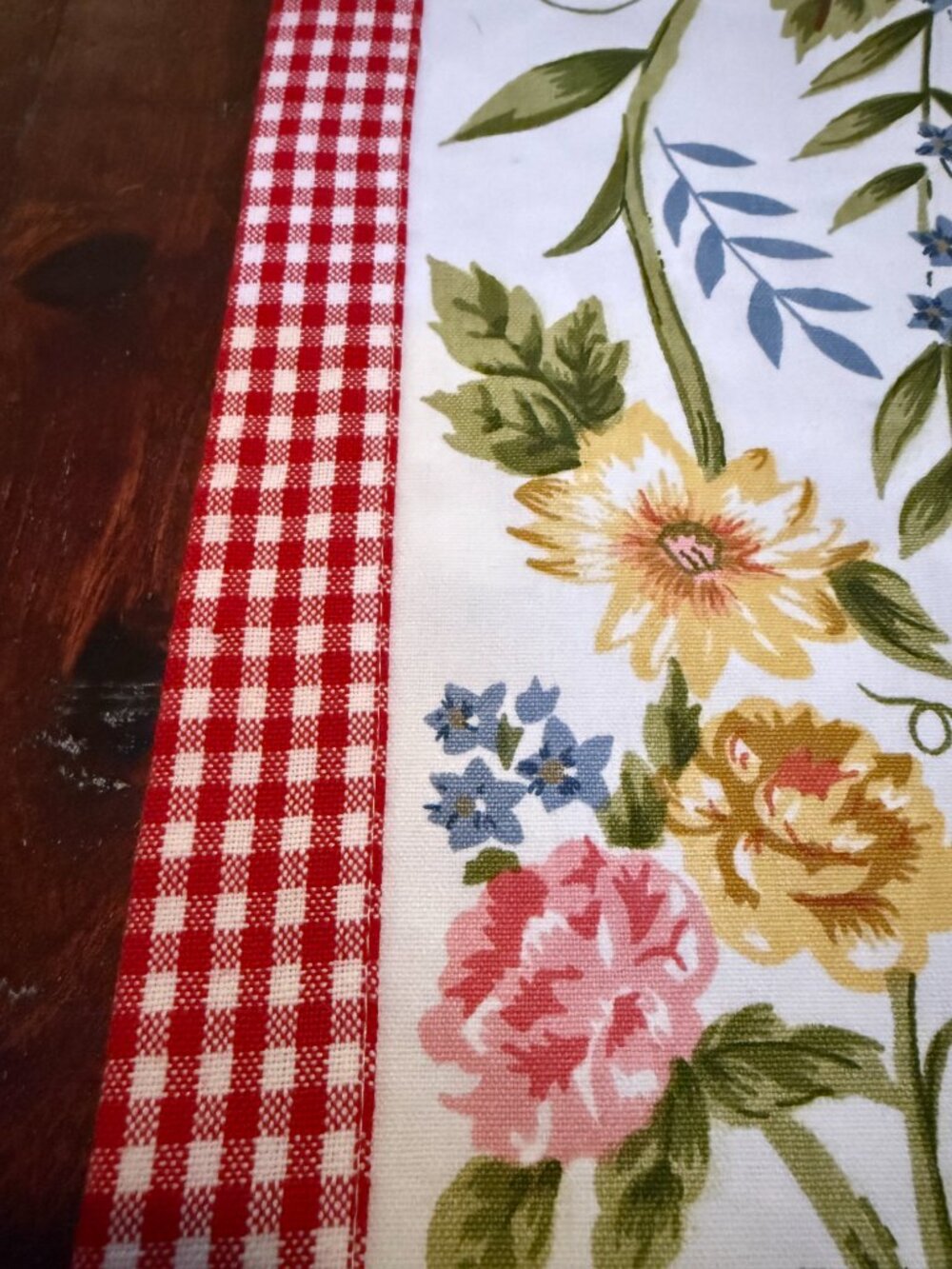 Floral Cabbage Roses Table Runner - Picture 4 of 6